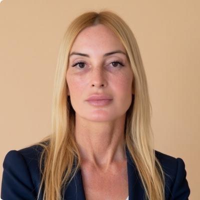 Yulia's headshot